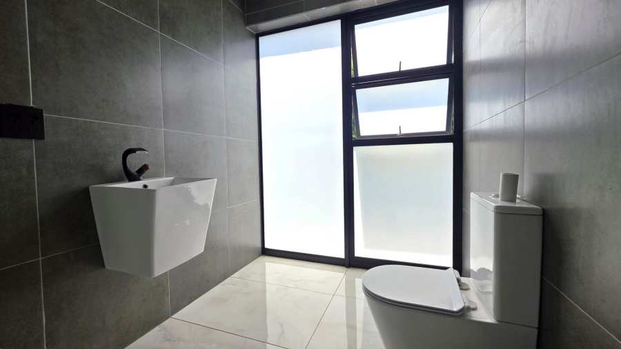 6 Bedroom Property for Sale in The Islands Estates North West